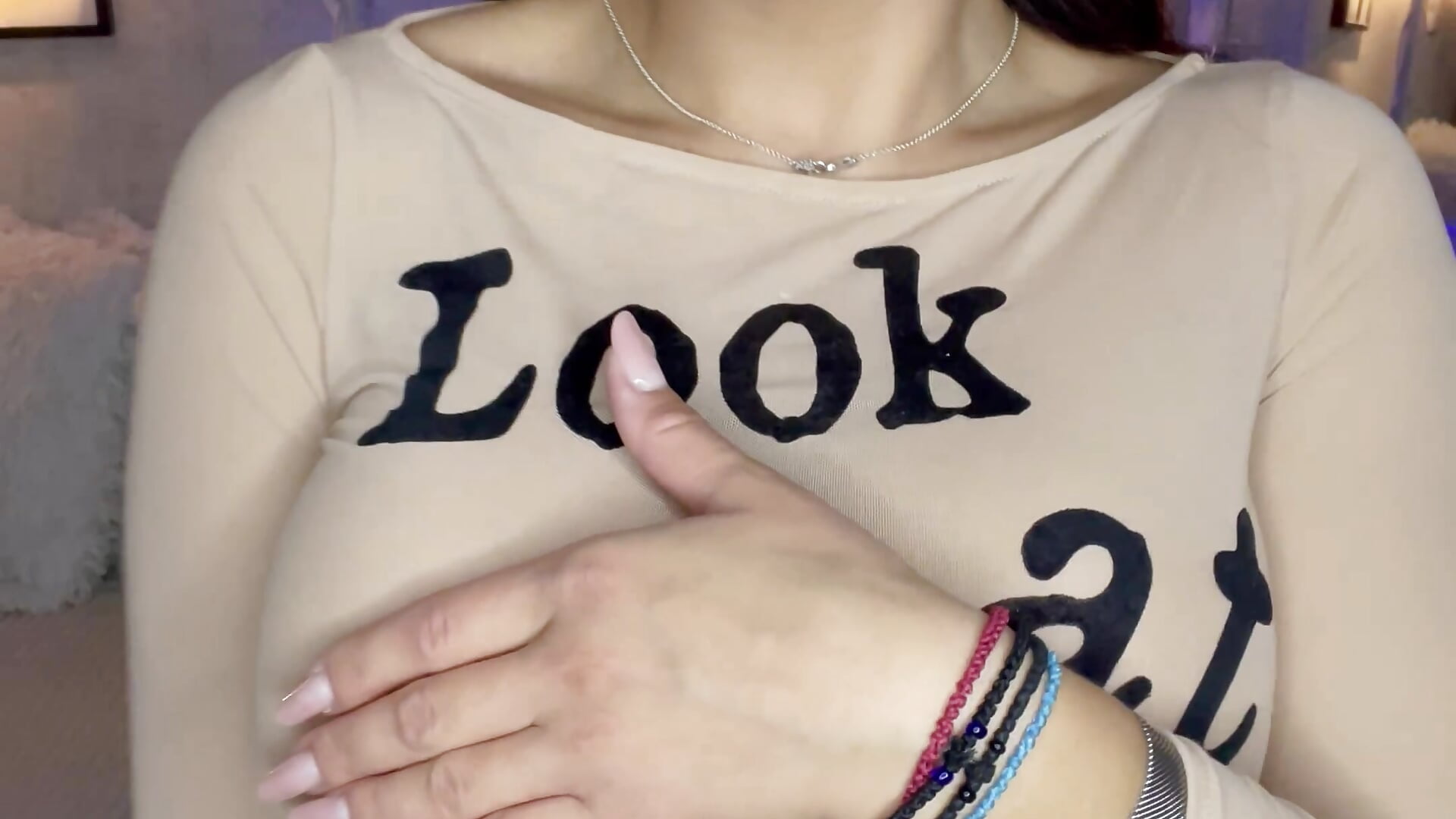 Meet me… - video by LindsayDeee cam model