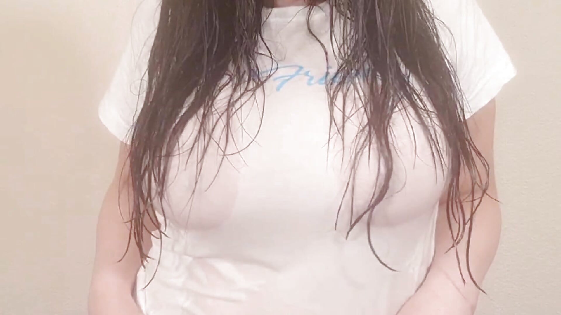 VIDEO - Wet T-shirt Pool Fun - video by LACEYLOOXOX cam model