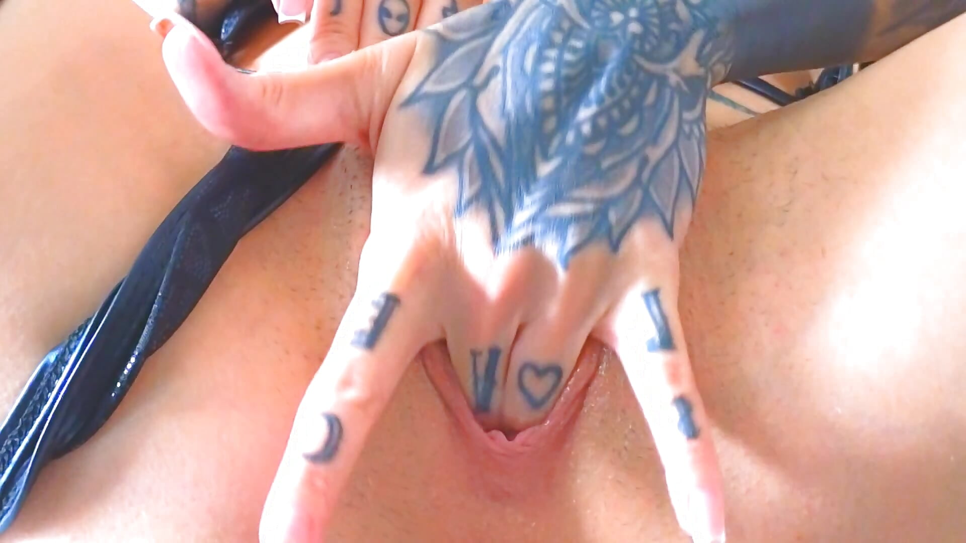 zoom open pussy squirt cum