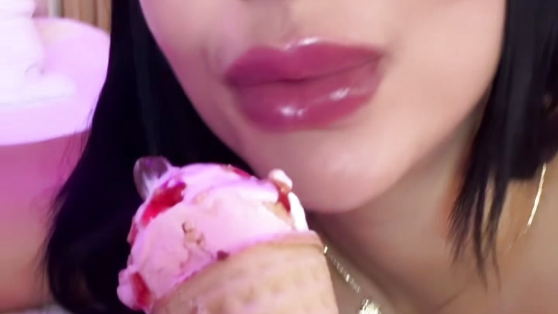 Just leave everything to the imagination 🍦👅👄 - відео від вебкаммоделі Dakota_diaz_