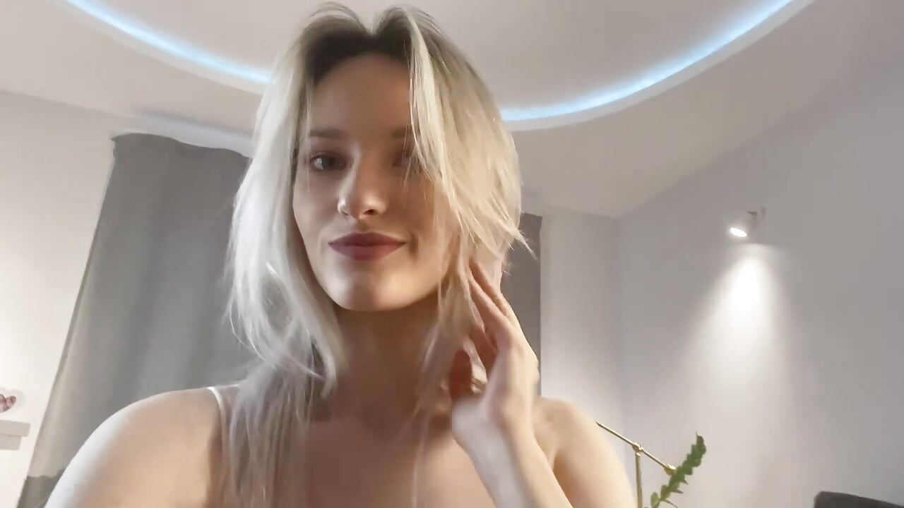 3 - video by LauraPiitt cam model