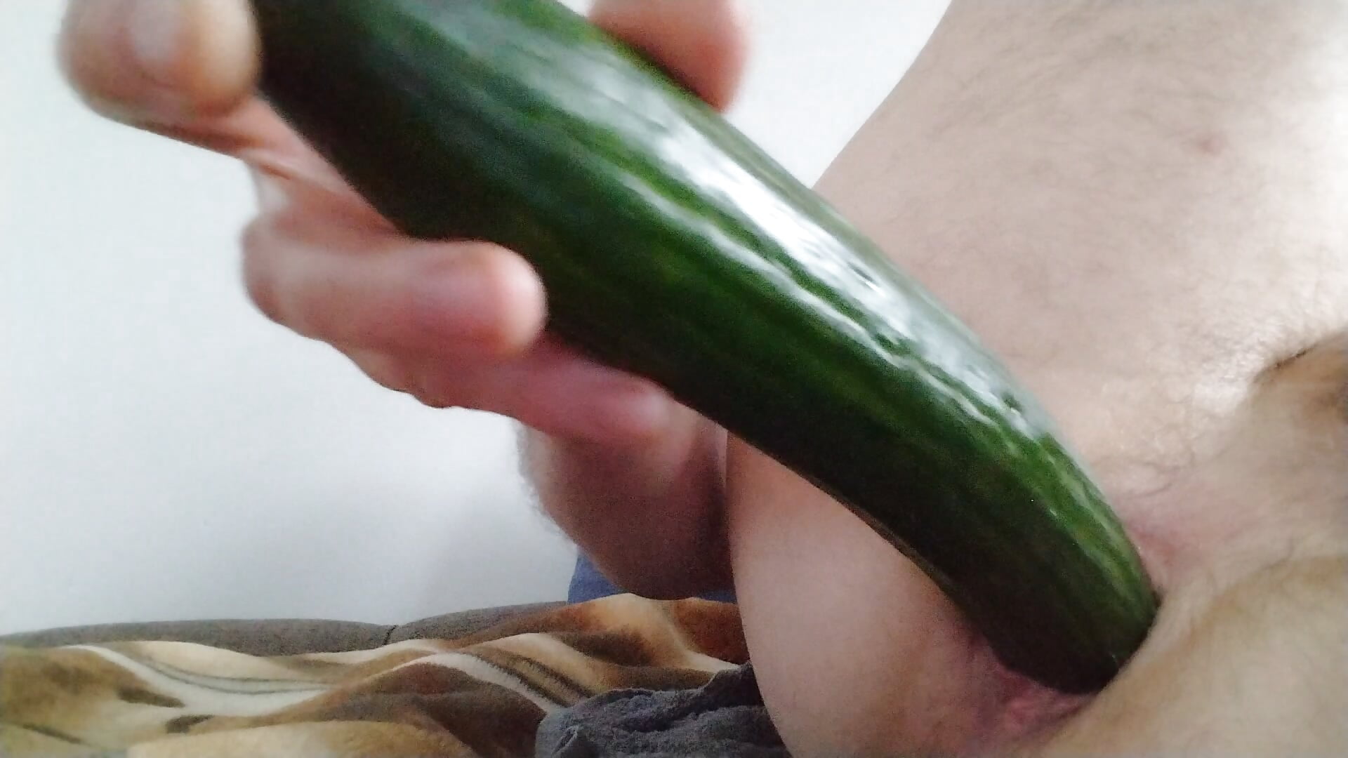 Cucumber in the butt - video by arni7581 cam model