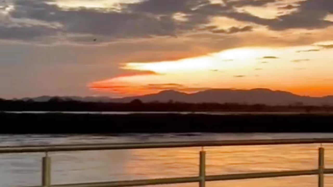 The sea... my favorite place 💙 - video oleh model kamera Umarani_