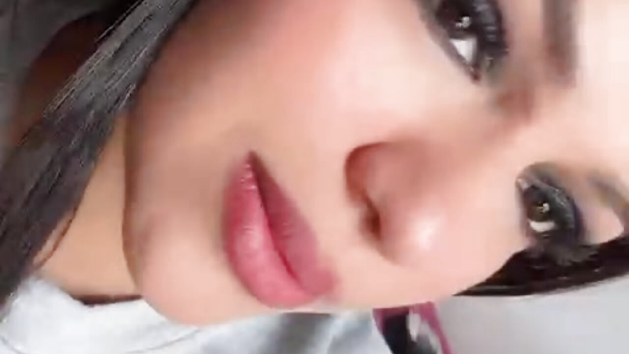 Kisses - Vídeo de Umarani_, modelo de vídeos