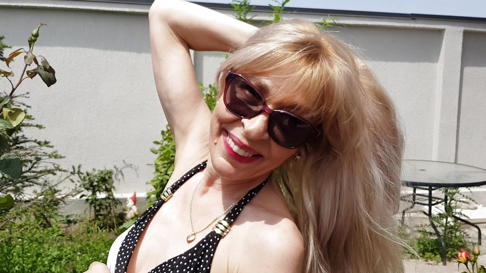 Strip show in nature - video by HornyMilf_555 cam model