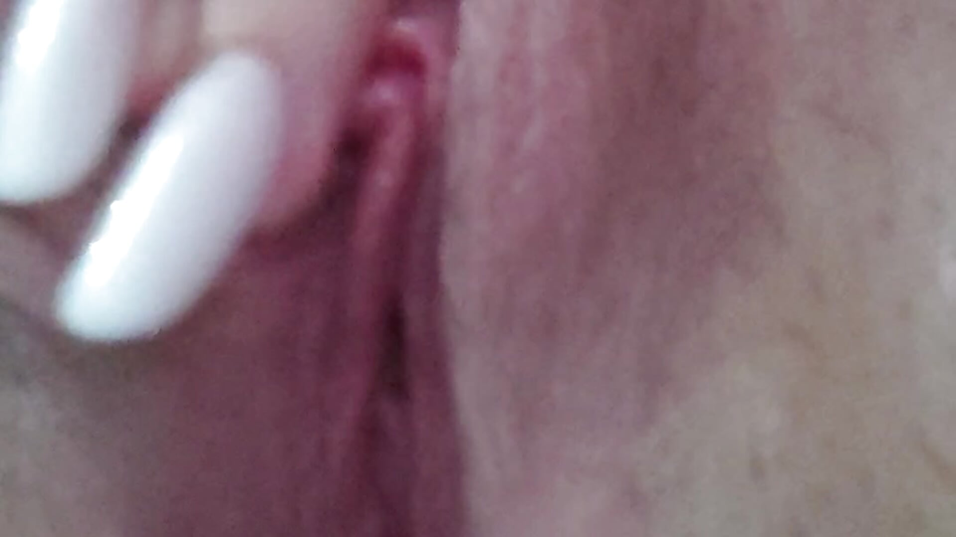 Rubbing pussy up close 👅