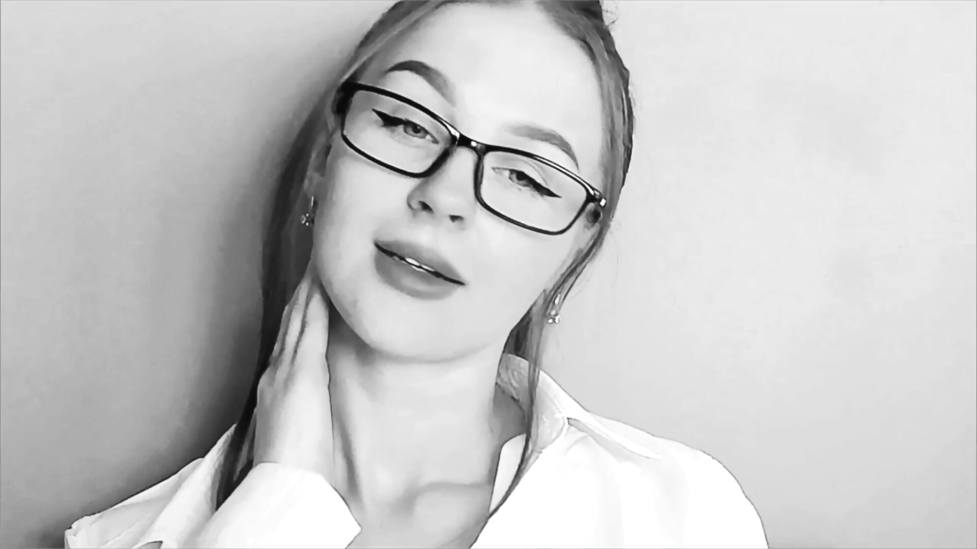 I can feel your eyes on me... - video by LittleTinda cam model