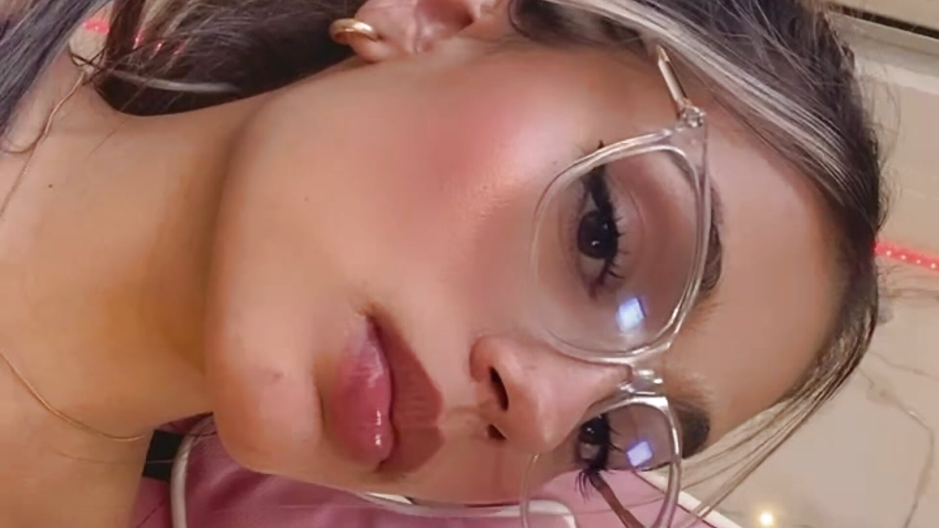 e84f8d4907a0413c8f80a51a80639227 - video by LittleSofia_ cam model