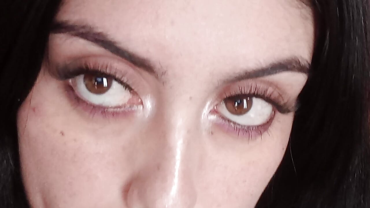 My beautiful eyes for you 👀🩷 - video by Mazikeen-- cam model