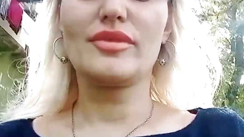 jumping breast outside - video by Freya_Milf cam model