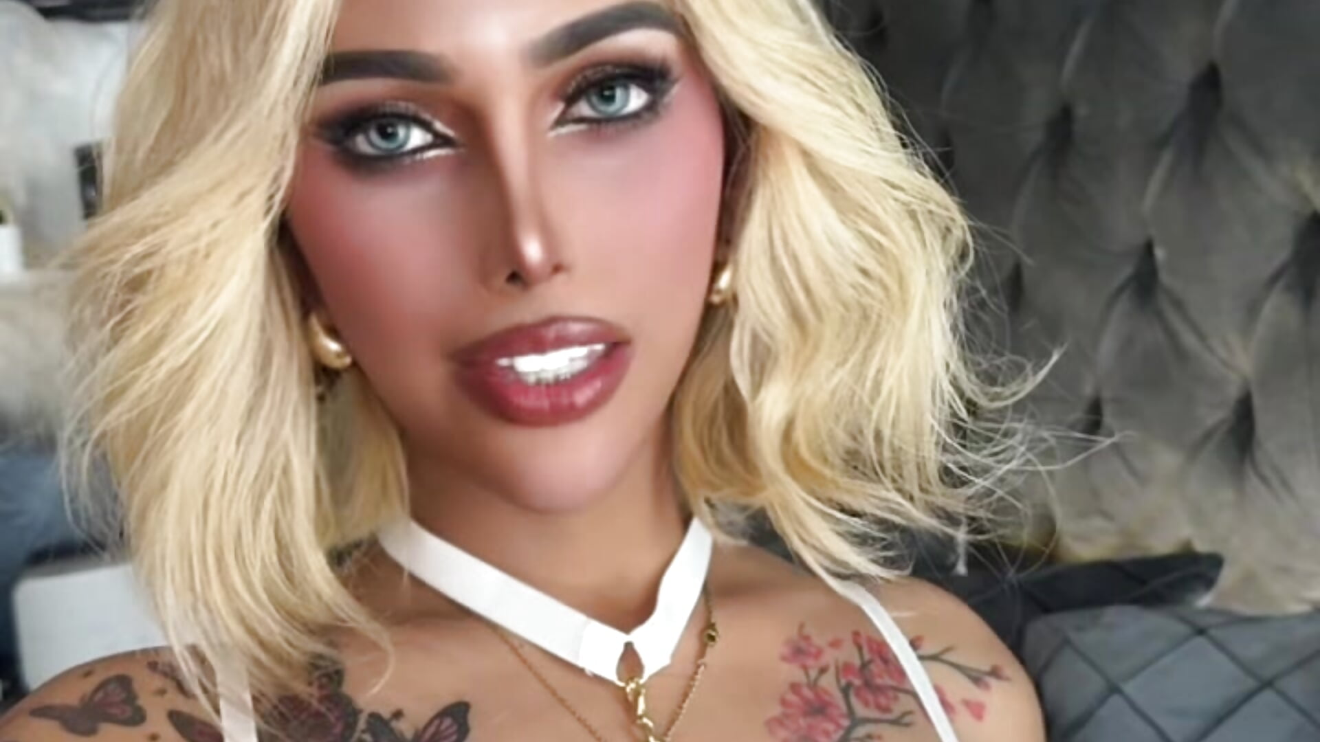 🤷🏼‍♀️ - video by Angela_foxx cam model