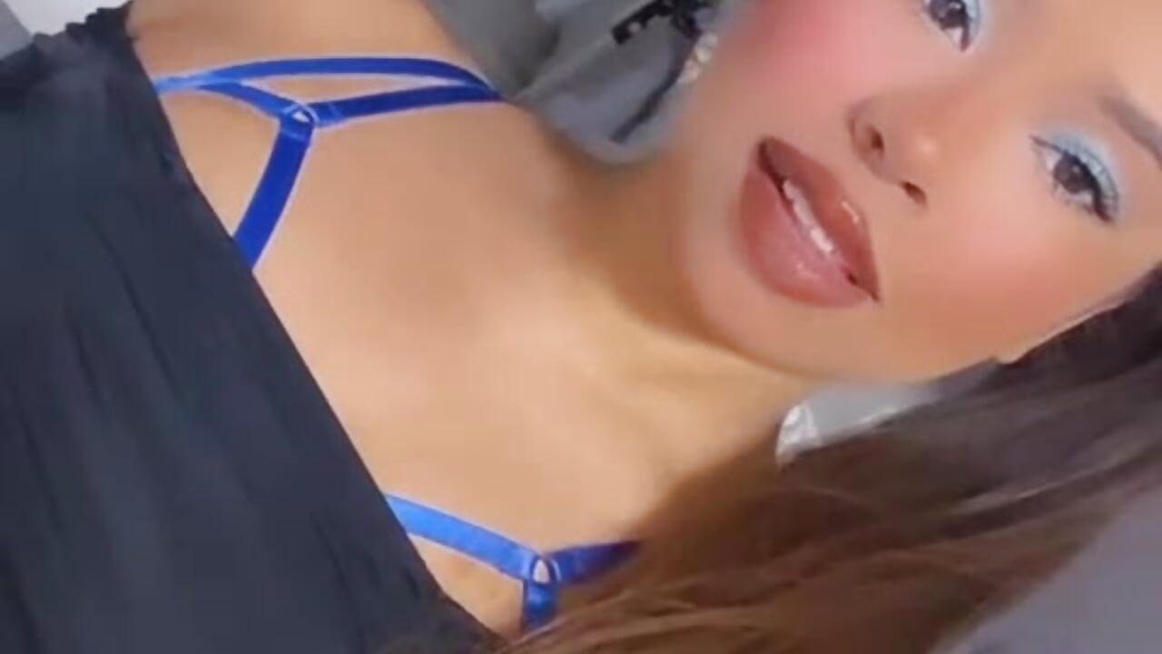 I love blue color - video by KellyXD cam model