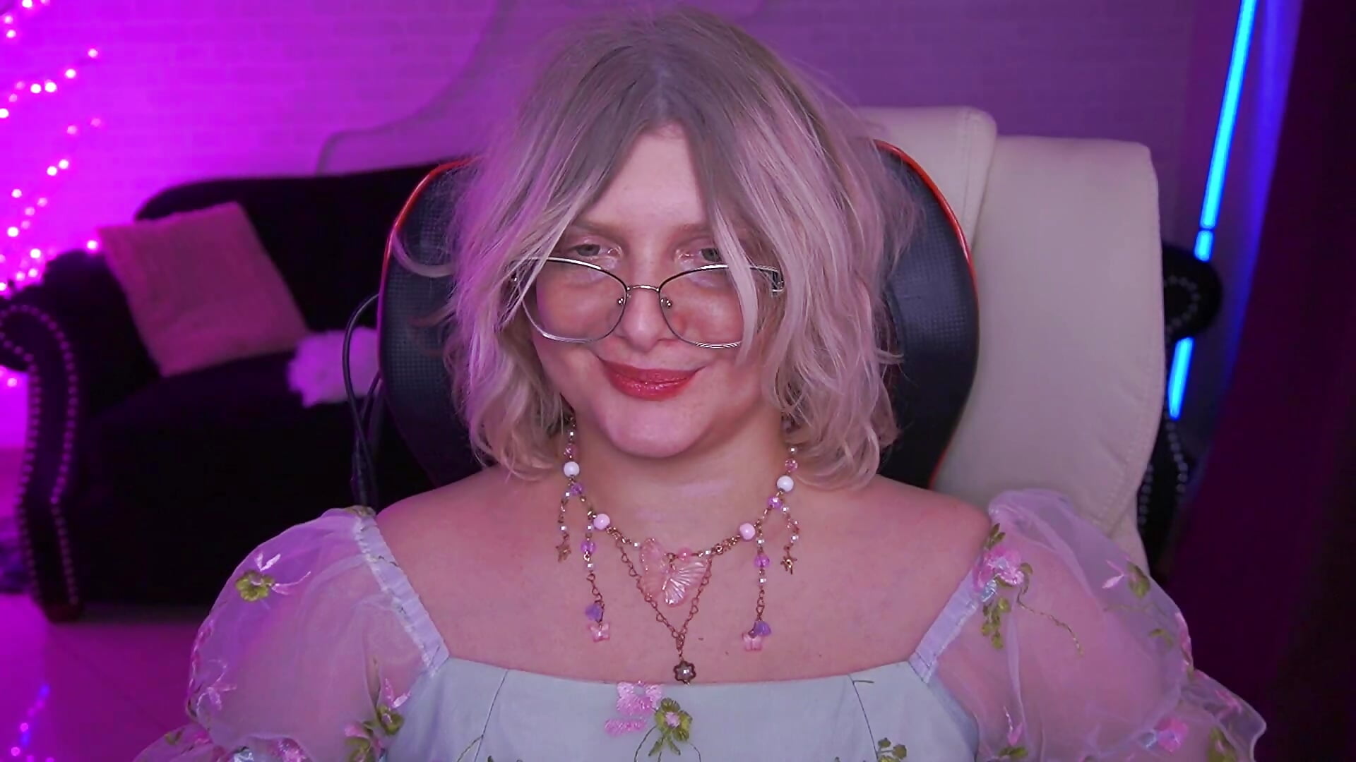 Neck massage - video av CoolTatis cam-modell