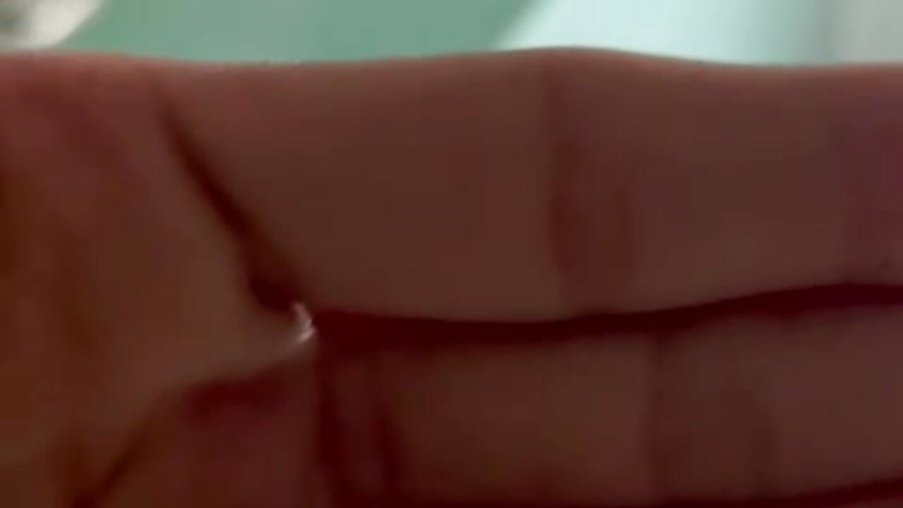 Look at your girl with wet fingers, after rubbing her beautiful pussy! - melissacute50 캠 모델의 동영상