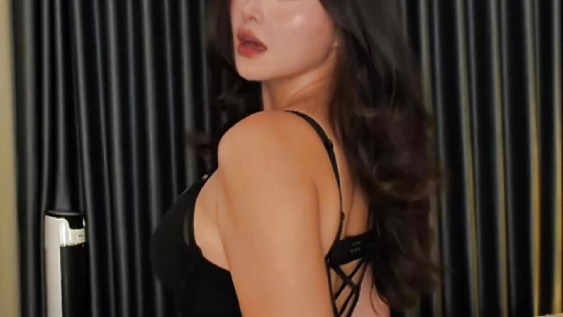 playing around with some video edits:) – video od webkamerové modelky linbaelin