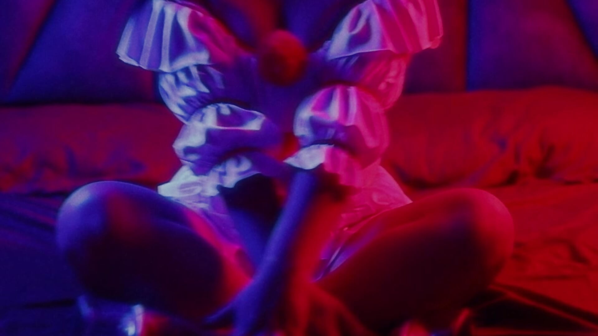 Do you want a balloon? Everyone floats down here. You'll float too. - video by Elsalombardi_ cam model