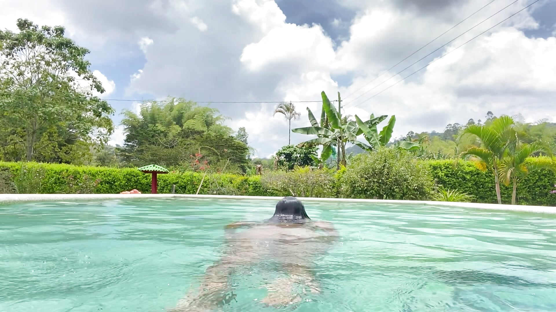 Nice Time in my swimmingpool - video by MiaNielseen cam model