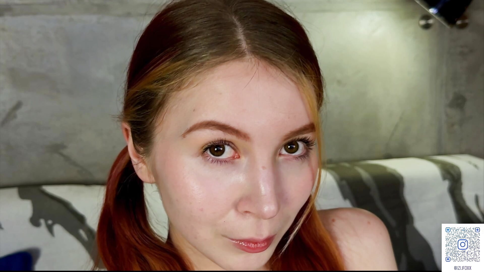 Deepest Eye Contact – video af izi-fox cam-model