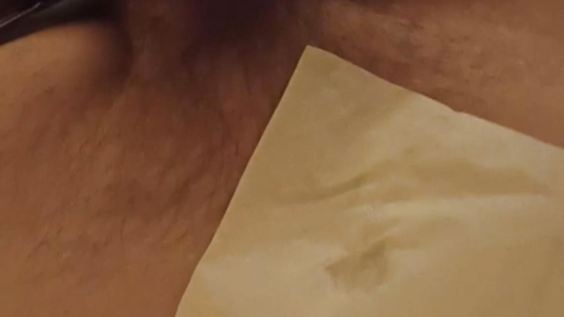 Pleasure Alone on Couch with tissue - video by NoisyFact7 cam model
