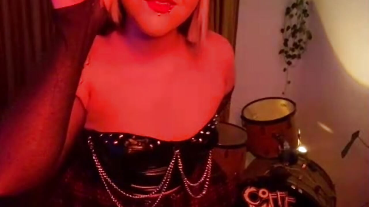 wait for a cock in my room – video od webkamerové modelky Charlotte_Myers