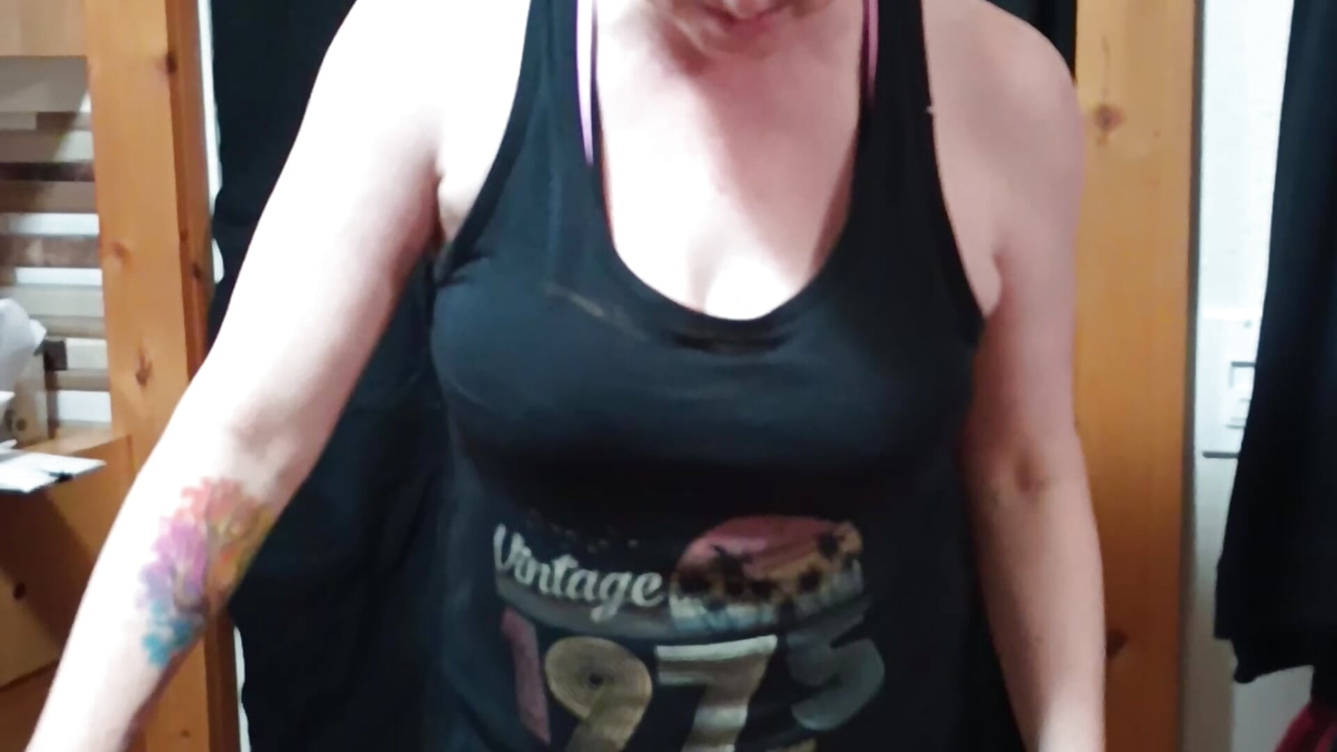 home from gym greeting - video by Venus22cumin cam model