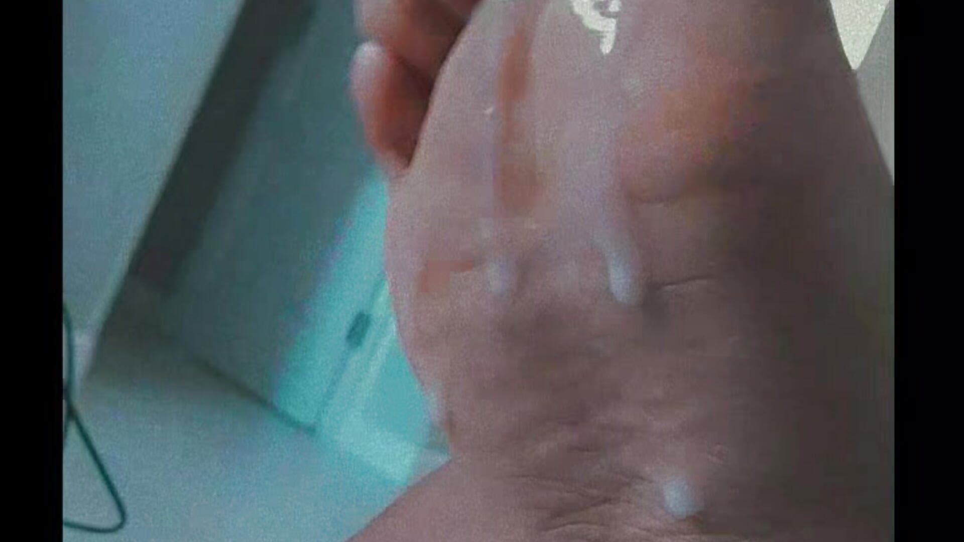 Feetplay with yummy cum load－カメラキャストのkawaiibabypie1の動画