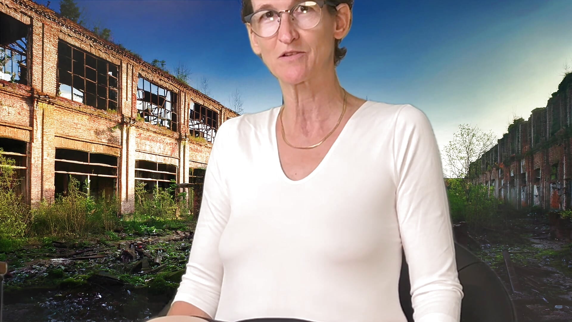 Sexy Bine in Body und Nylons - video by BineSommer cam model