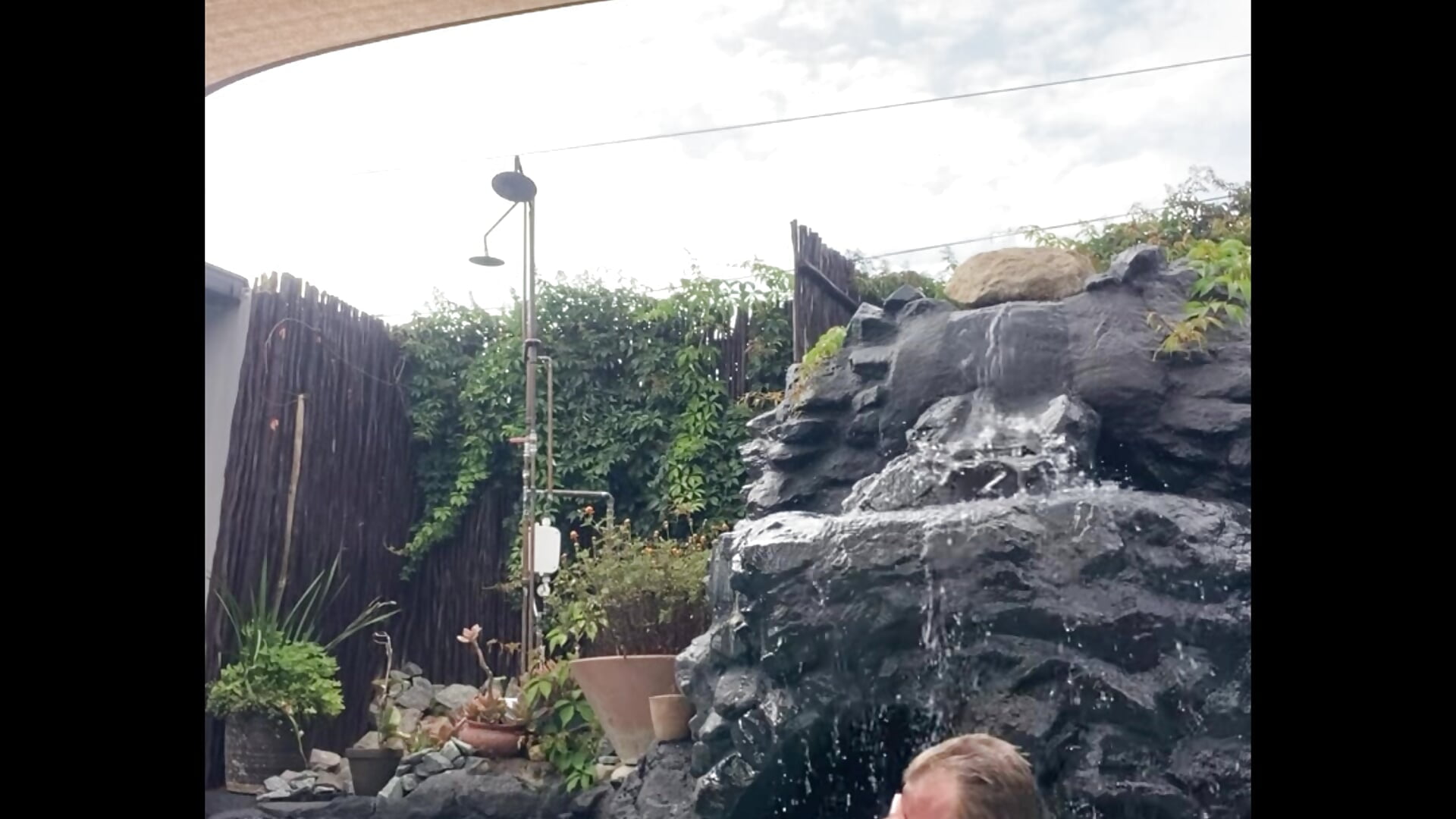 Pool boy naked outdoors with happy ending - video oleh model kamera sexycouple109