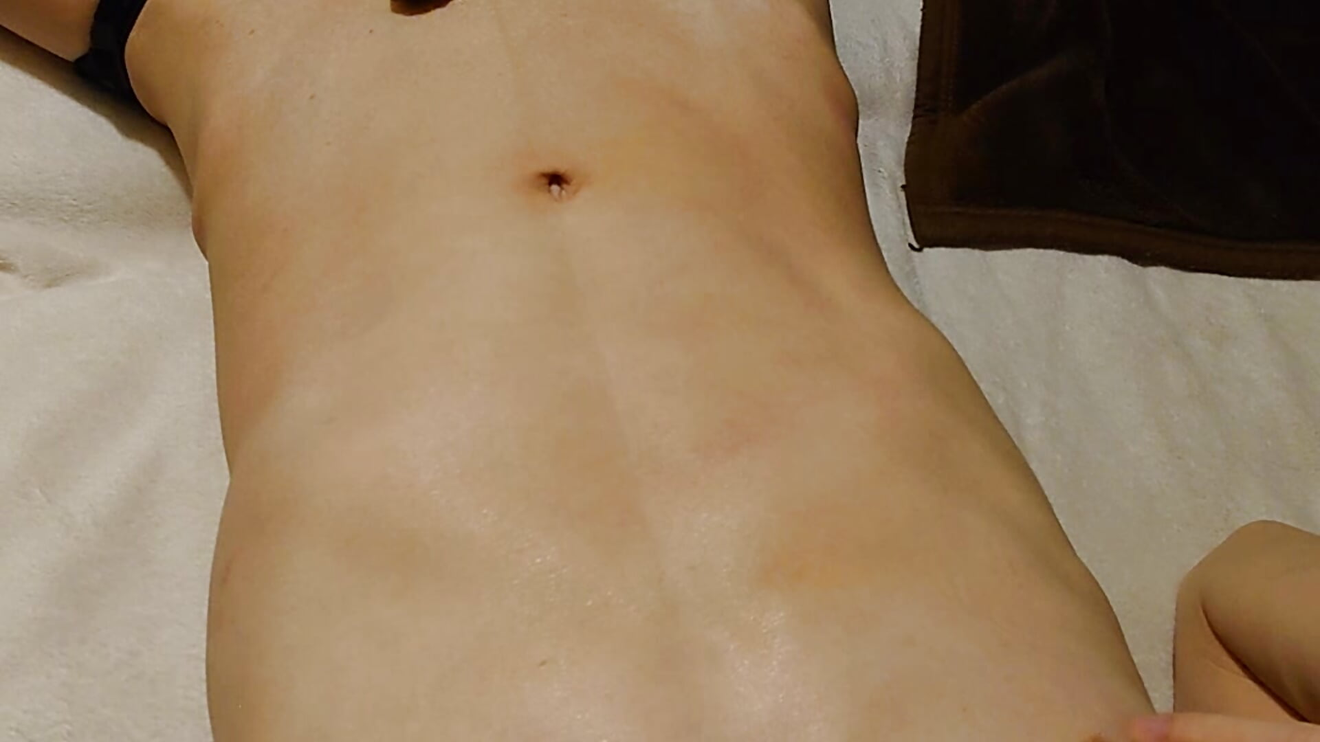 包茎チンコを乳首で勃起させて声出し射精