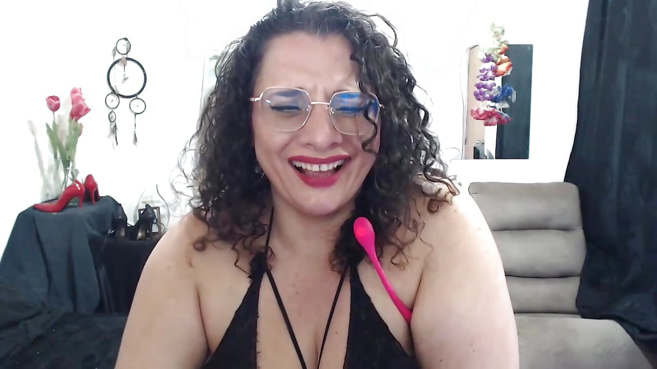 my lovense tickles my armpits and my pussy - video by Aleja_Gonzales cam model