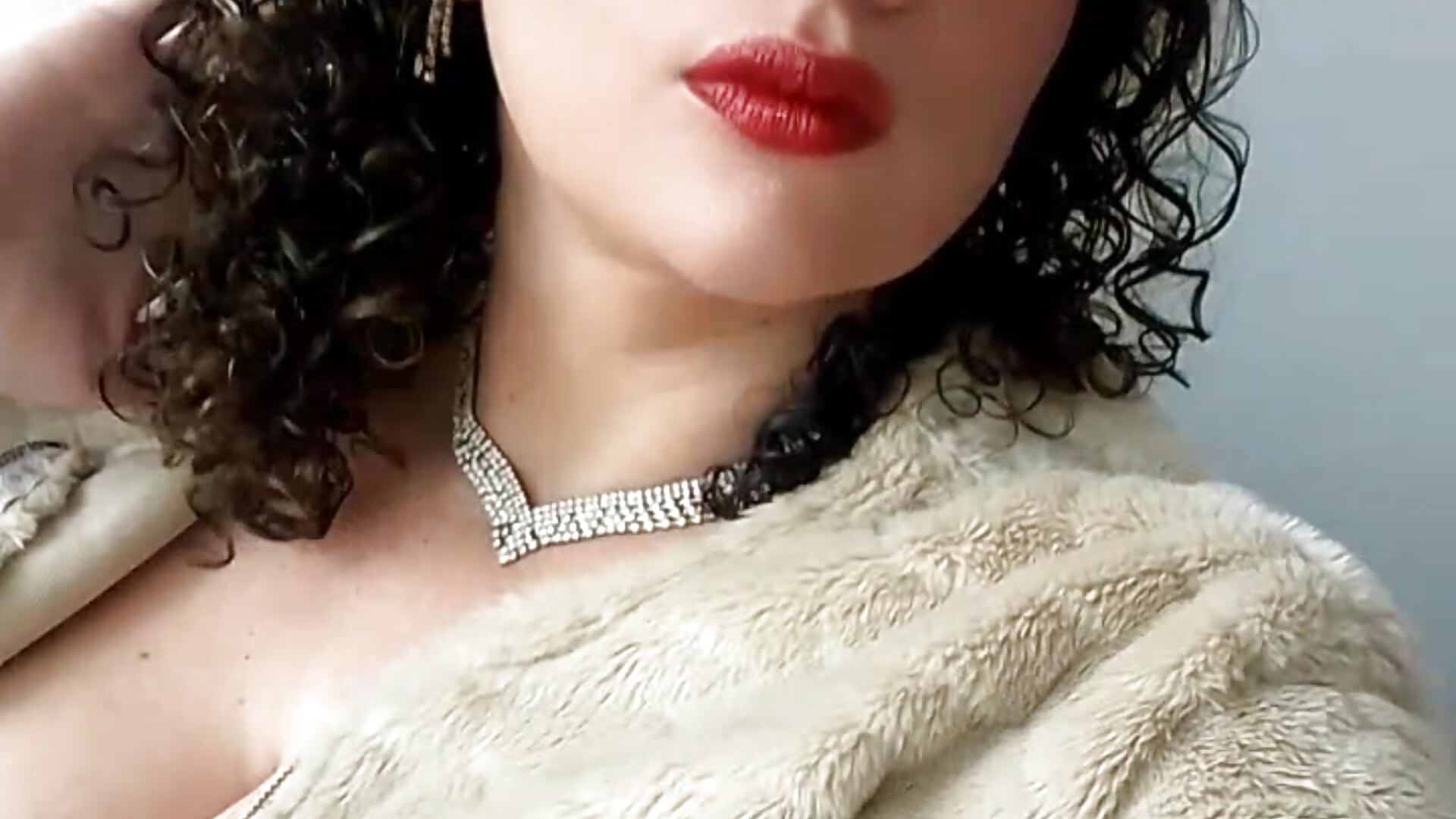 Beautiful and sensual – video od webkamerové modelky Aleja_Gonzales