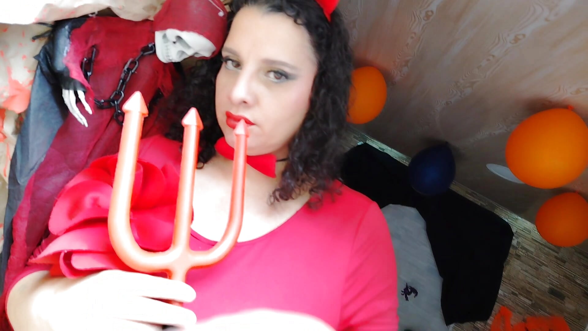 Welcome to your house of horror. – video od webkamerové modelky Aleja_Gonzales