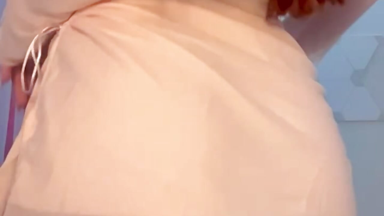 Provocative ass movement - video by foxLena cam model