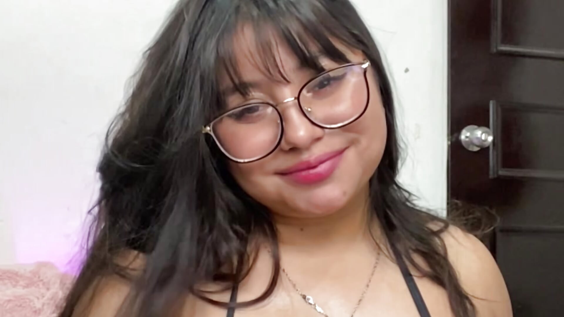 Kiss🥰 - video by Miaa_Smiith1 cam model