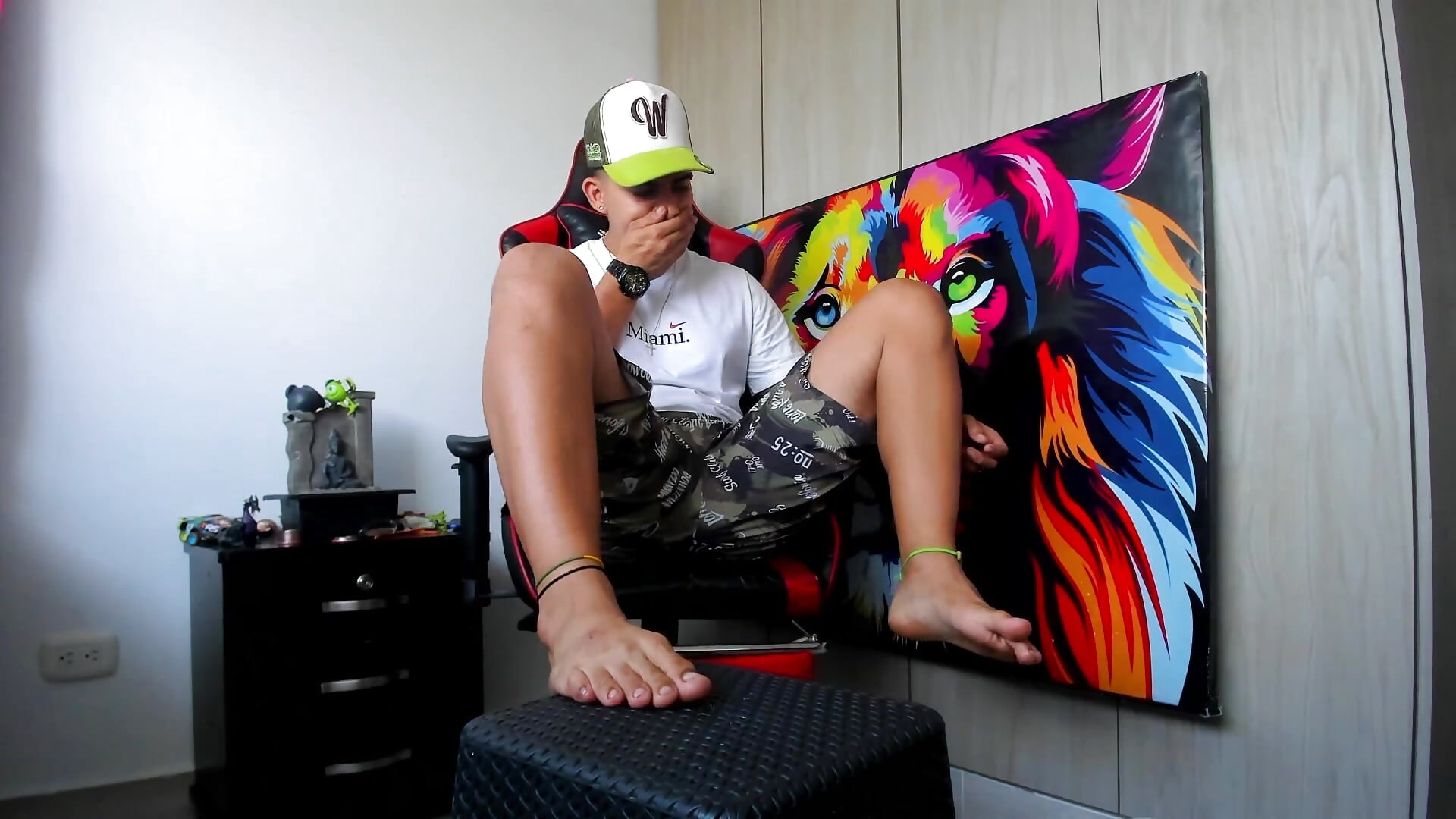 MASTURBATION DILDO WITH MY FEET - відео від вебкаммоделі jacob_firexx