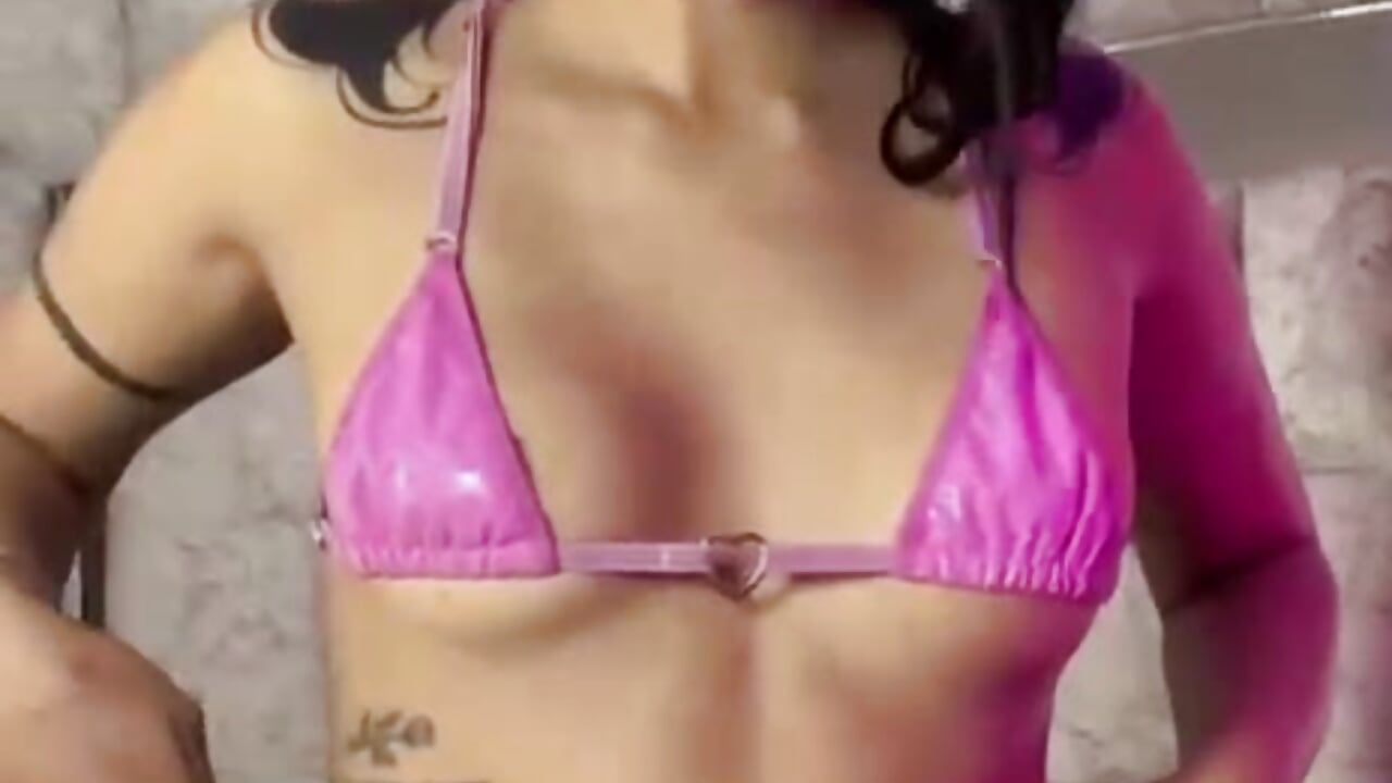 I'm the sexy and naughty girl, owner of your wettest fantasies ... - vídeo de la modelo de cam Sara_Greey