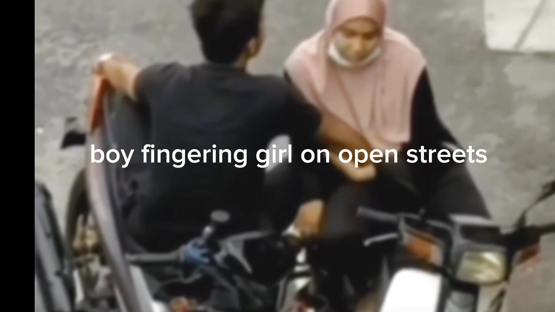 Indian boy fingering girl on open streets - วิดีโอโดย LRactive