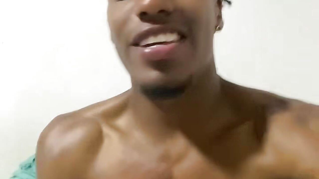 sexy lips, body, and chest - فيديو من andrews2399 موديل الكام