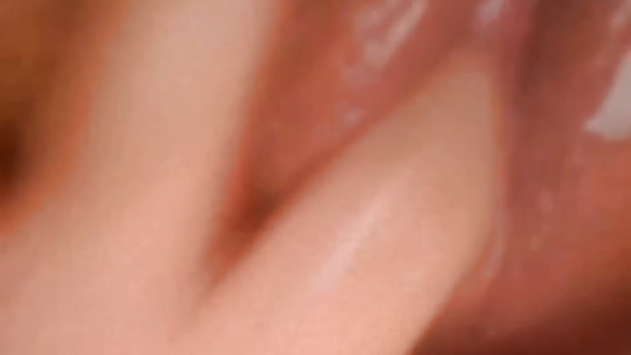 Pussy in yout face +squirt - video oleh model kamera LuciaTomson