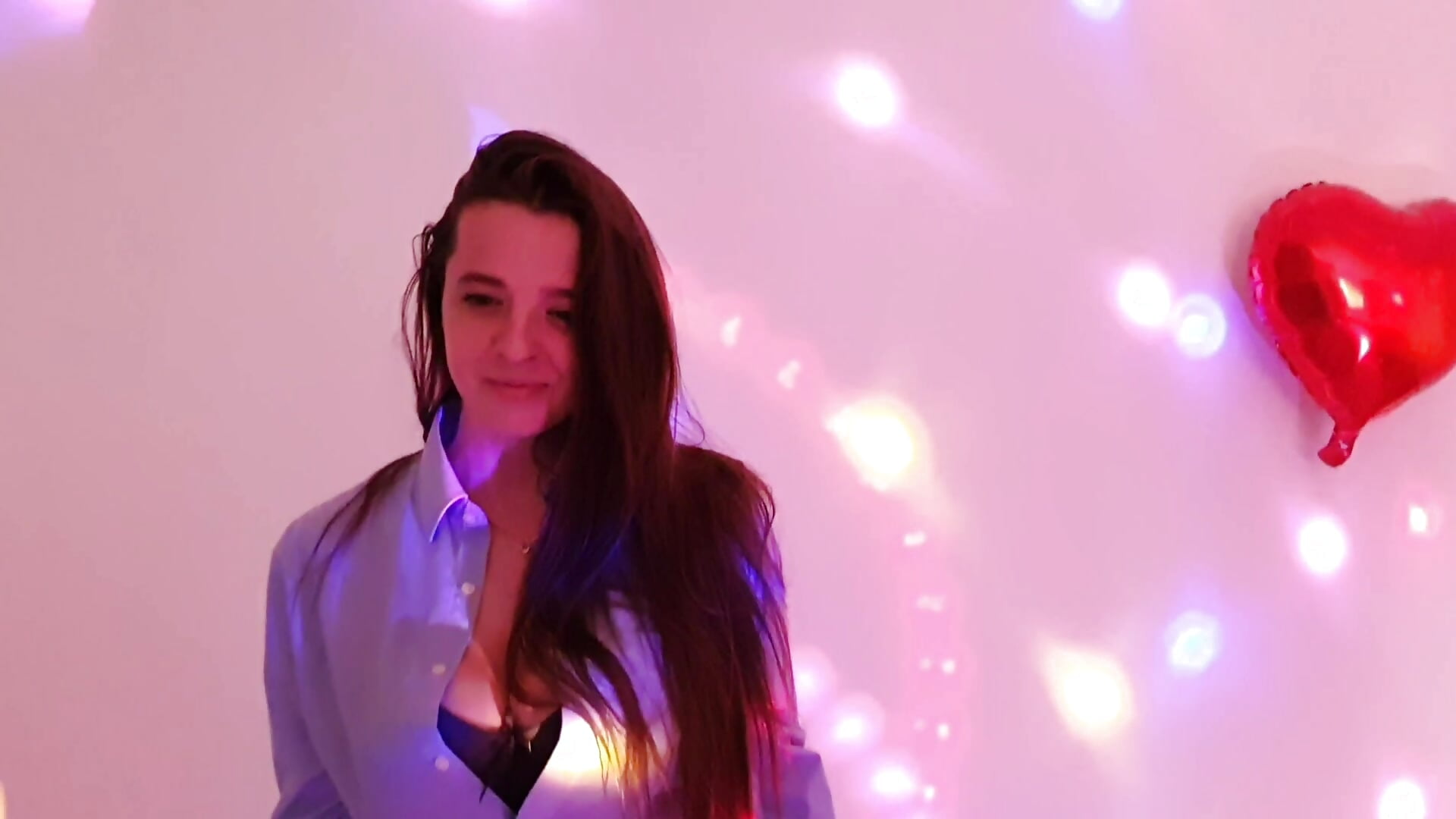 In the glare... 😊 - video by ElizabethBronks cam model