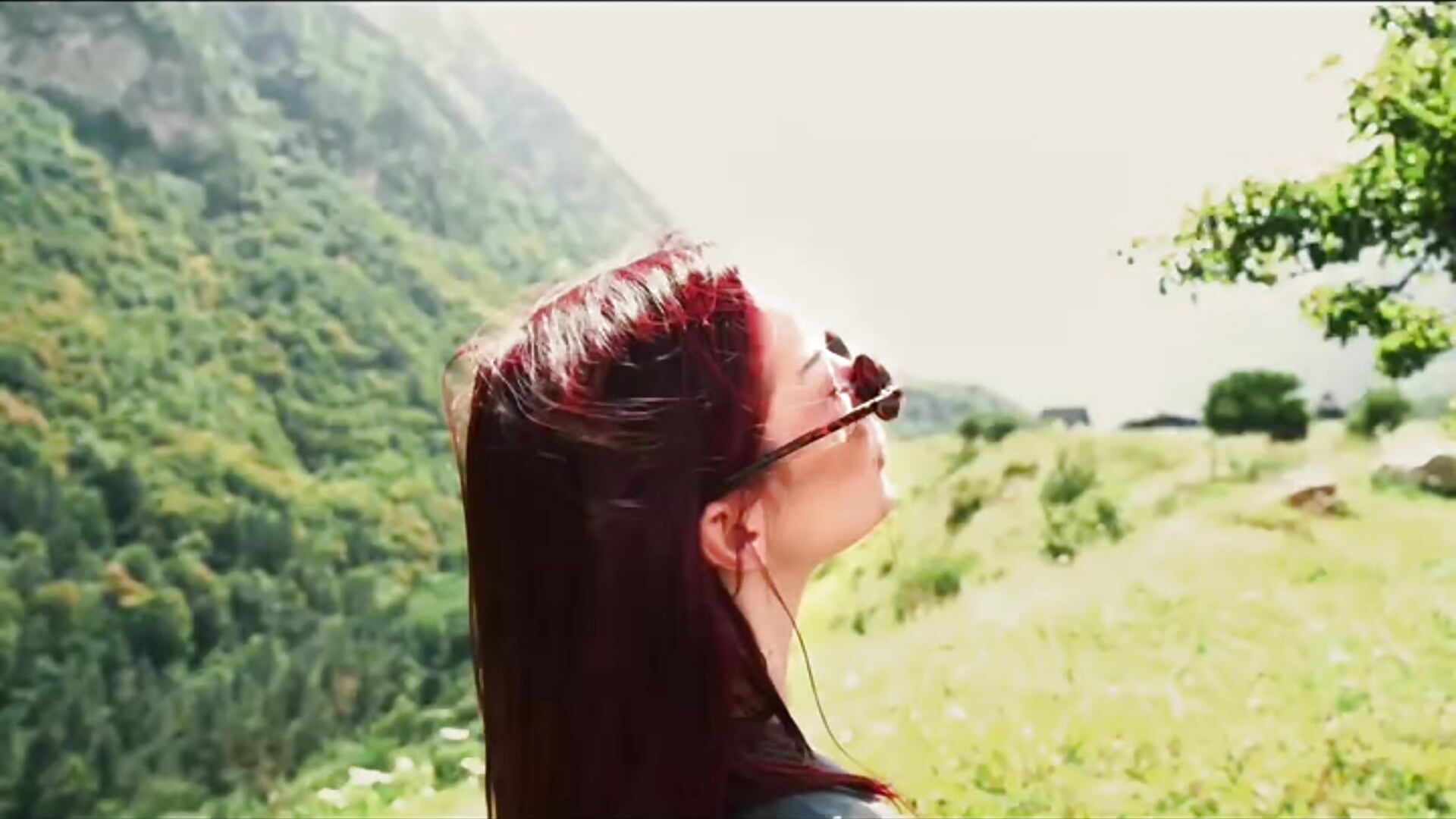 mountains bliss - video của người mẫu cam MarieKarma