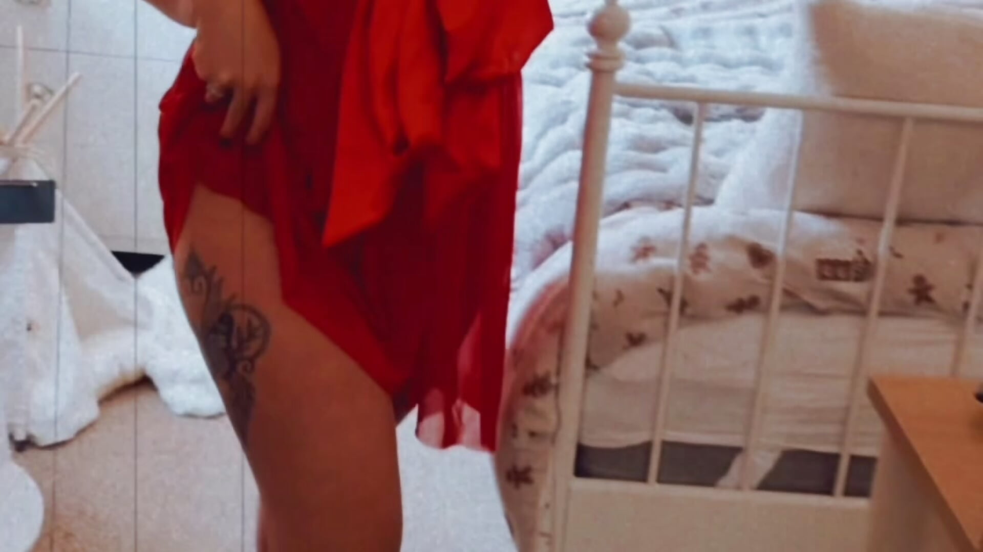 Come play and unwrap me 😉🎁😈😘 - video by xxcurvyjessiexx cam model