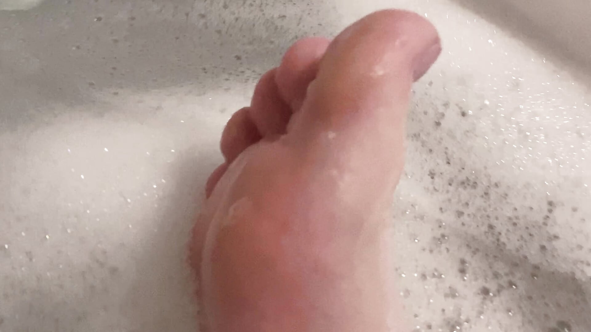 Foamy Feet - video by HentaiHabibti cam model