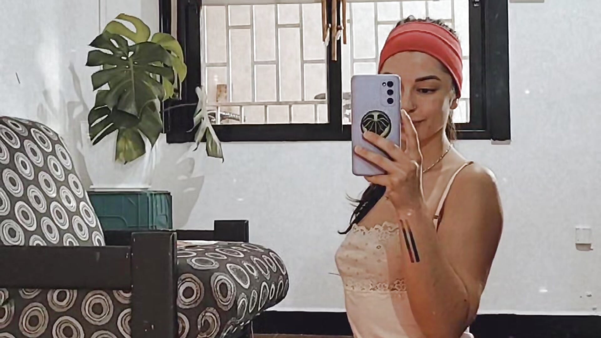 Desayuno en la alfombra - video by latinkiera cam model