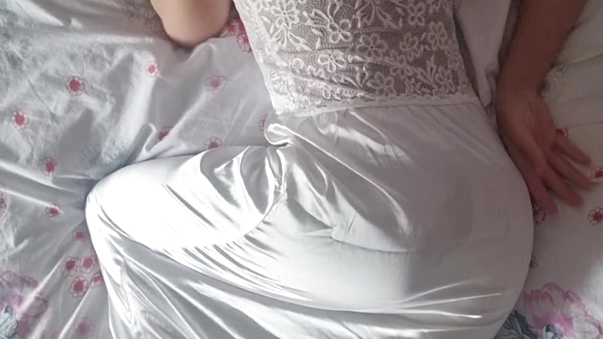 Yummy in satin - video by TessaXmith cam model