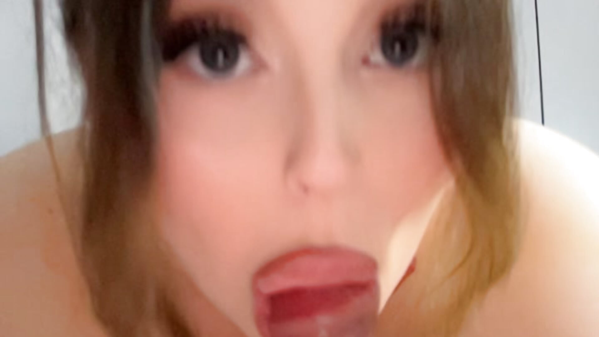 I love giving eye contact while sucking