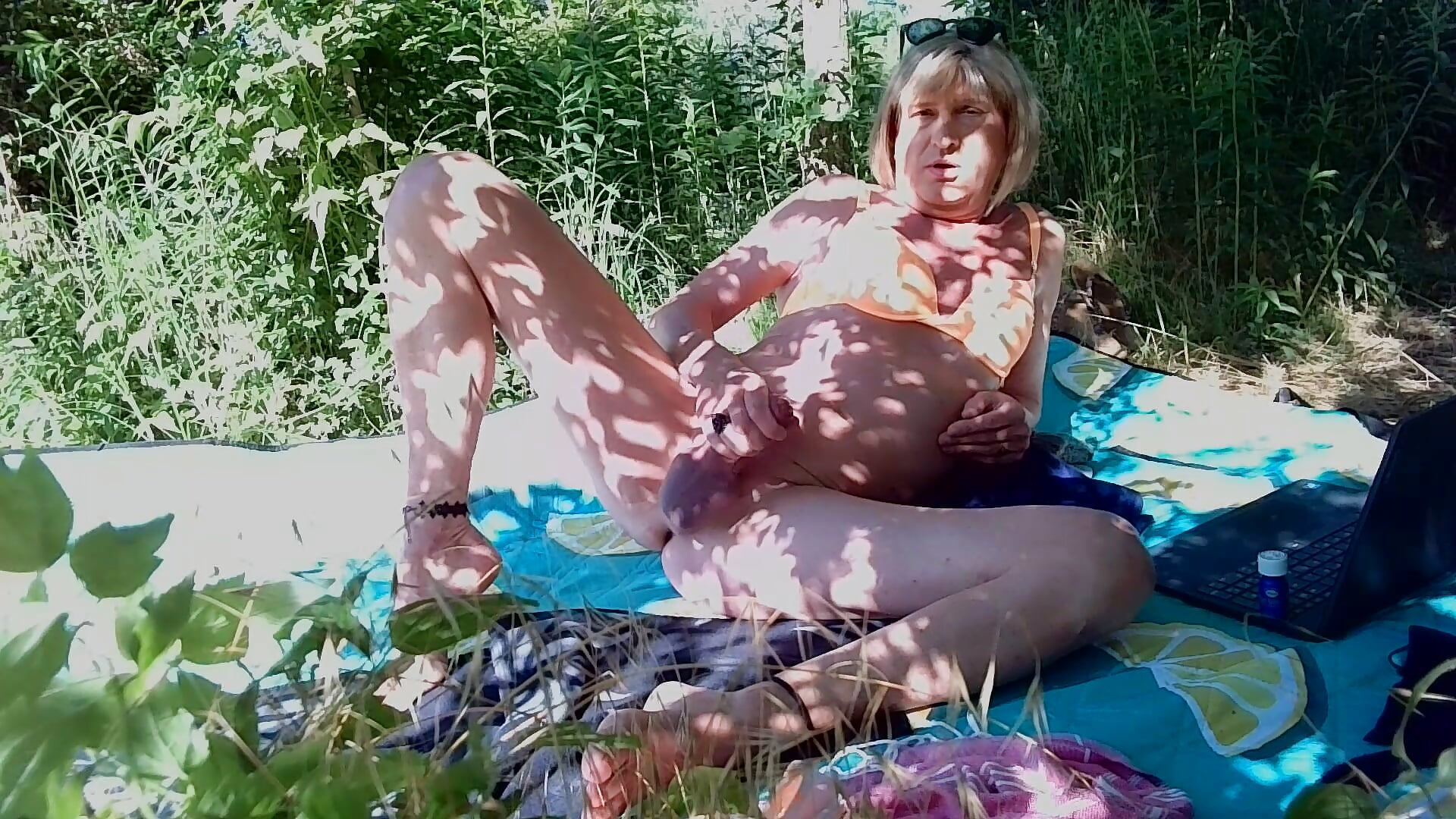 2022_06_15_Wien_Donauinsel_Walulisobrücke - video của người mẫu cam sassi_tv@xh