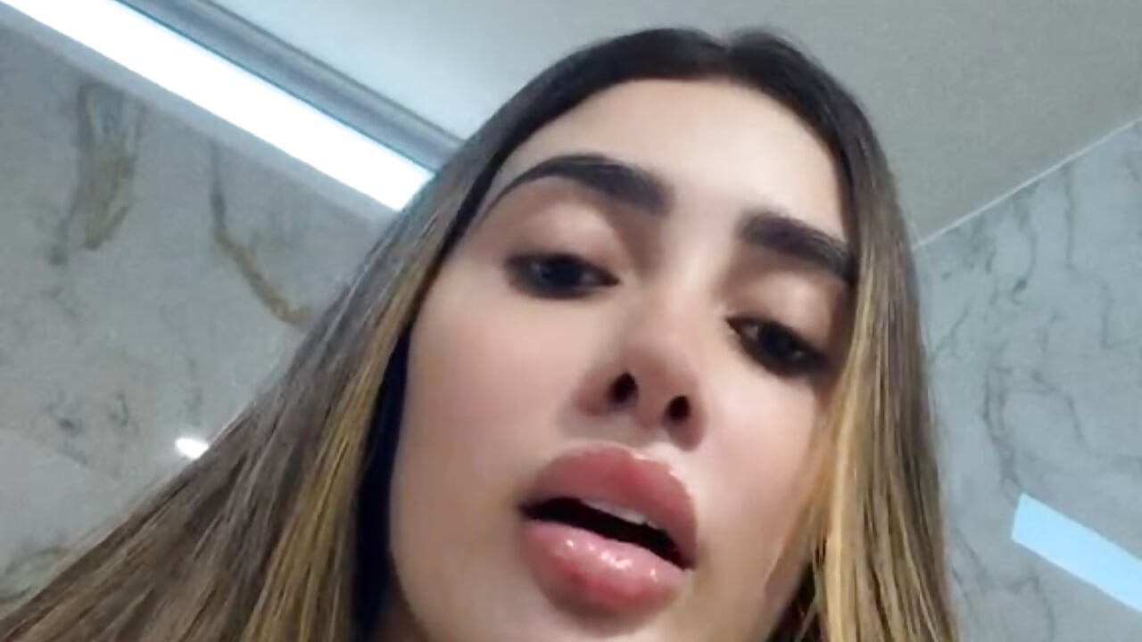 My boys, I'm fine after the earthquake in Colombia.♥️ - clip cu Annyy_Rosse model videochat
