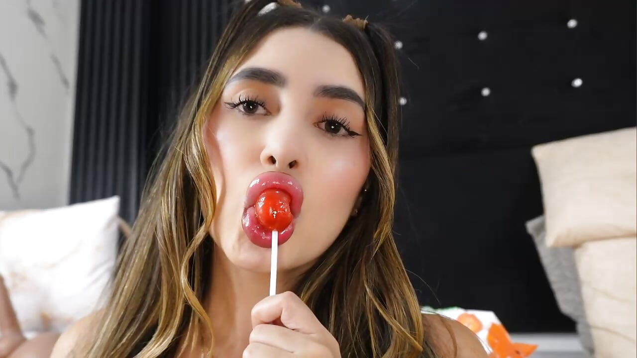 I saved the sweetest part just for you. 🍭 👅 - video di Annyy_Rosse modella di cam