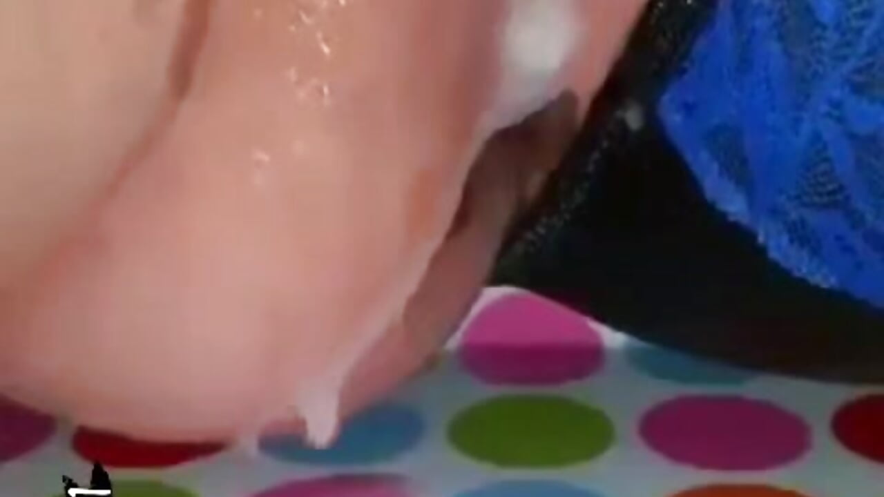 Much cum and squirg love - vídeo de Scarlet_garnet modelo de câmara